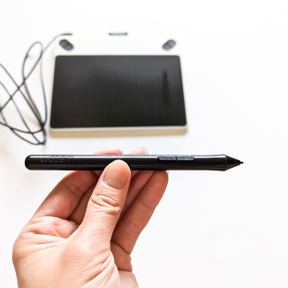 Wacom Intuos Tablet for Drawing, Writing, Design - Picture 4 of 16